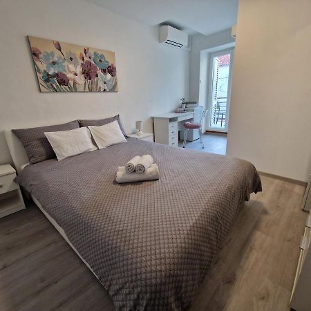 Apartment And Room Marija Krk Town Luaran gambar