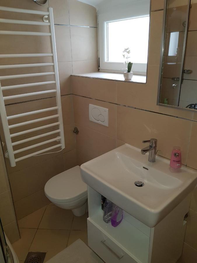 Apartment And Room Marija Krk Town Luaran gambar
