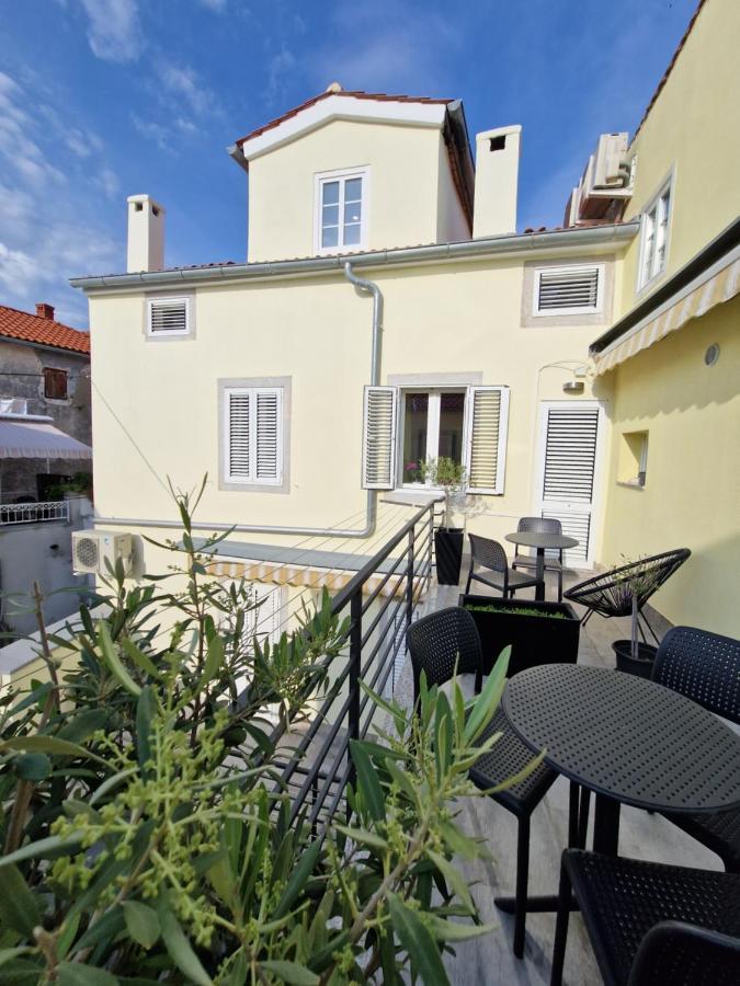 Apartment And Room Marija Krk Town Luaran gambar