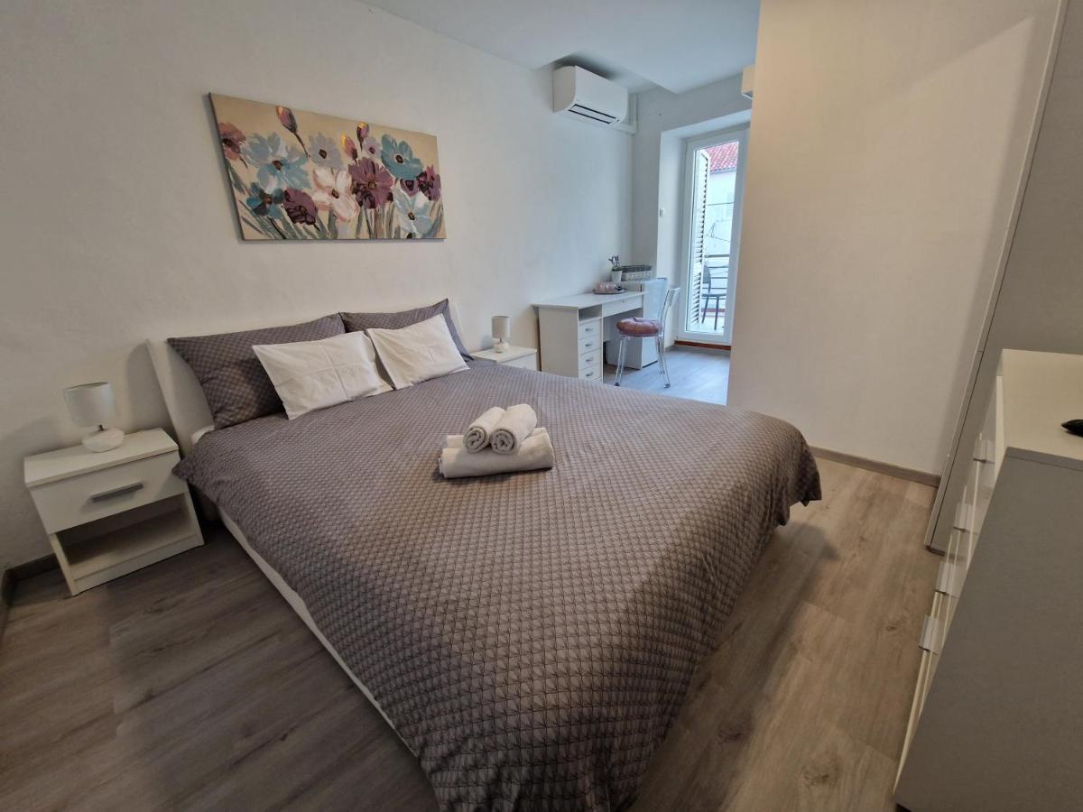 Apartment And Room Marija Krk Town Luaran gambar