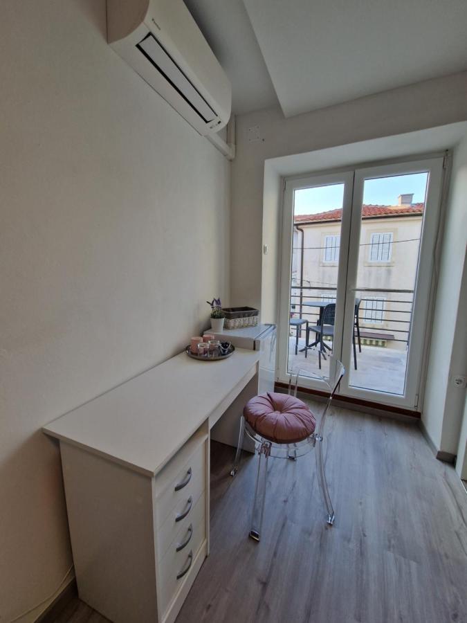Apartment And Room Marija Krk Town Luaran gambar