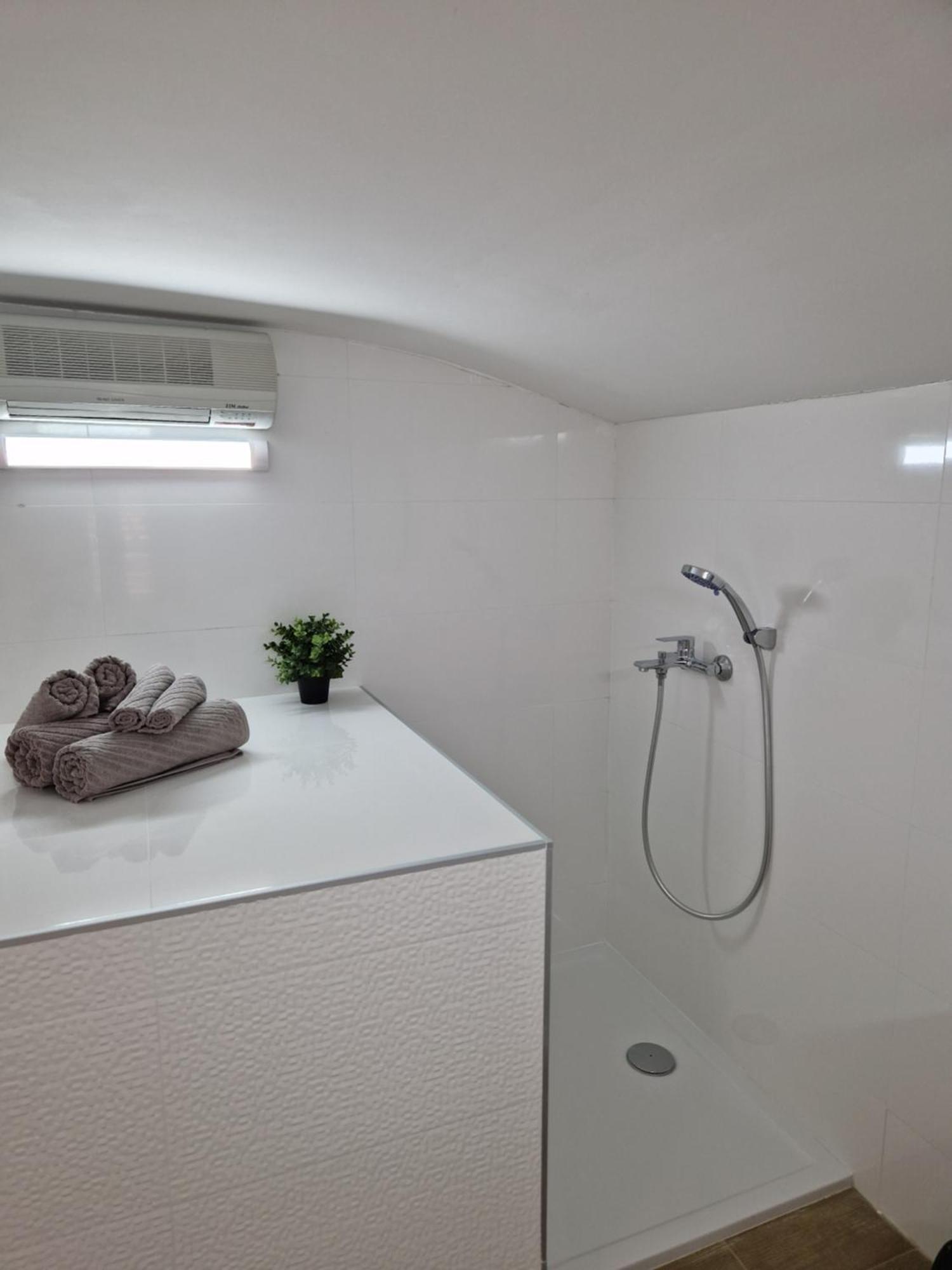 Apartment And Room Marija Krk Town Luaran gambar