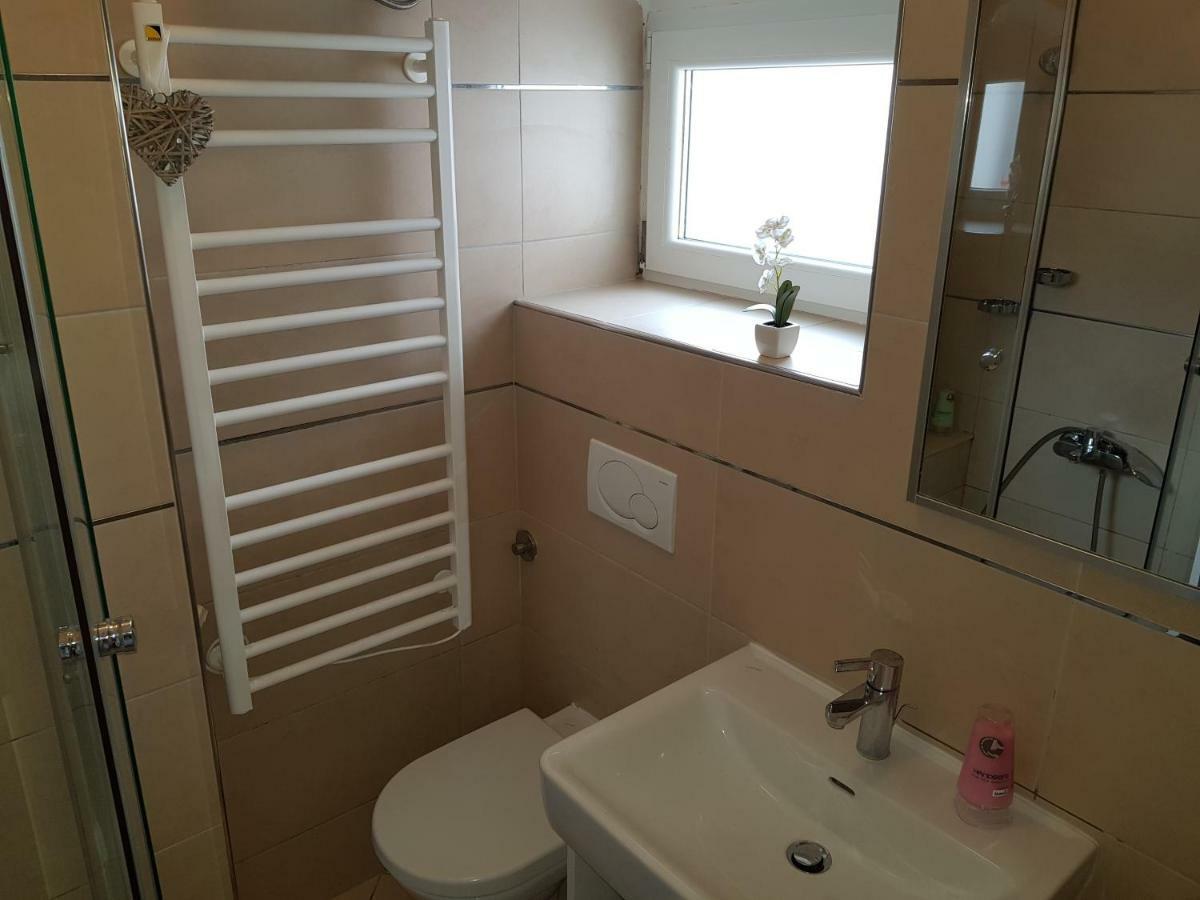 Apartment And Room Marija Krk Town Luaran gambar