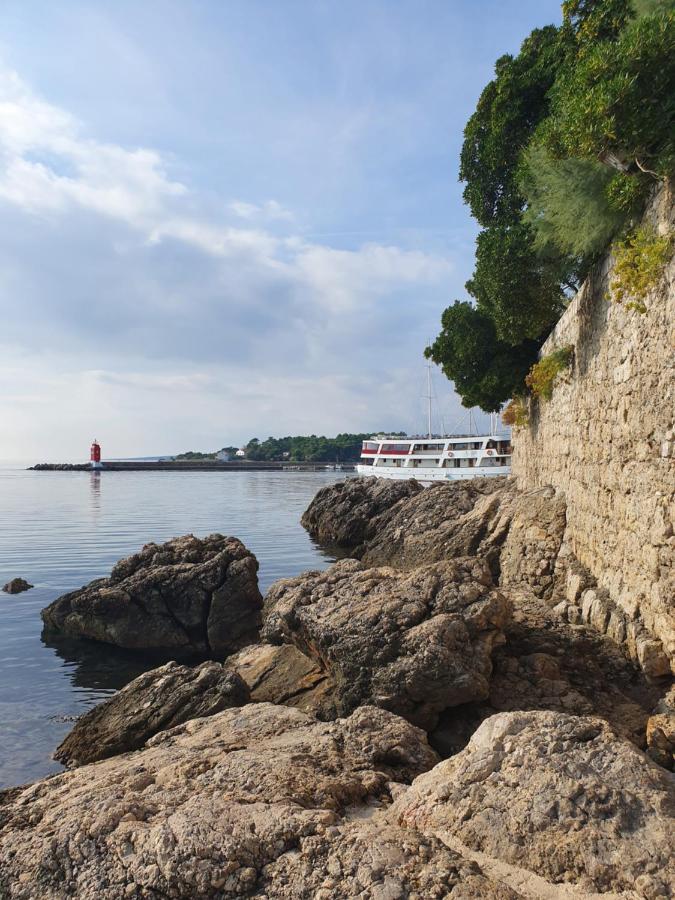 Apartment And Room Marija Krk Town Luaran gambar